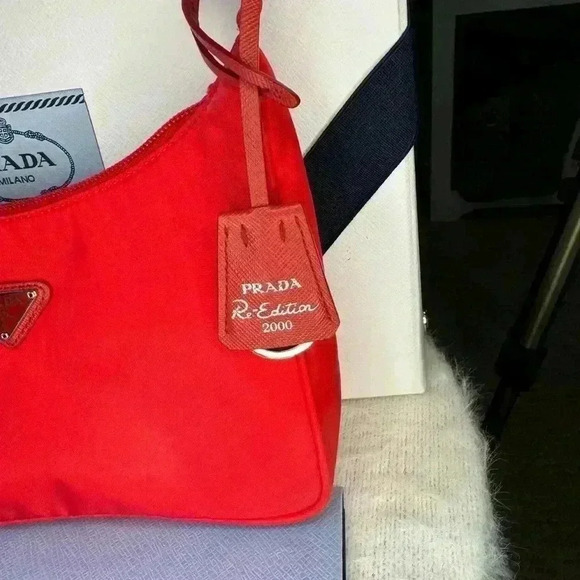 Prada Re-Edition 2000 Tessutto Mini Red Hobo Bag. - Picture 3 of 15